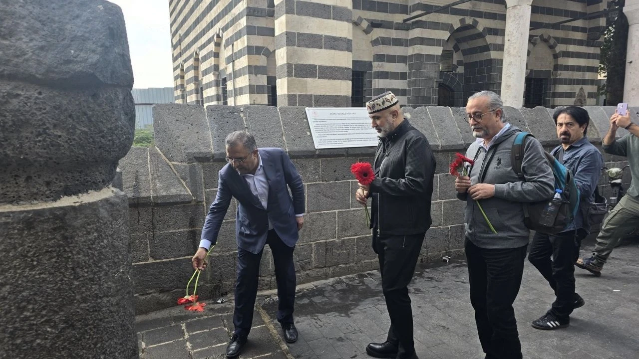 Diyarbakır’da Koma Amed’den Tahir Elçi’ye Anma