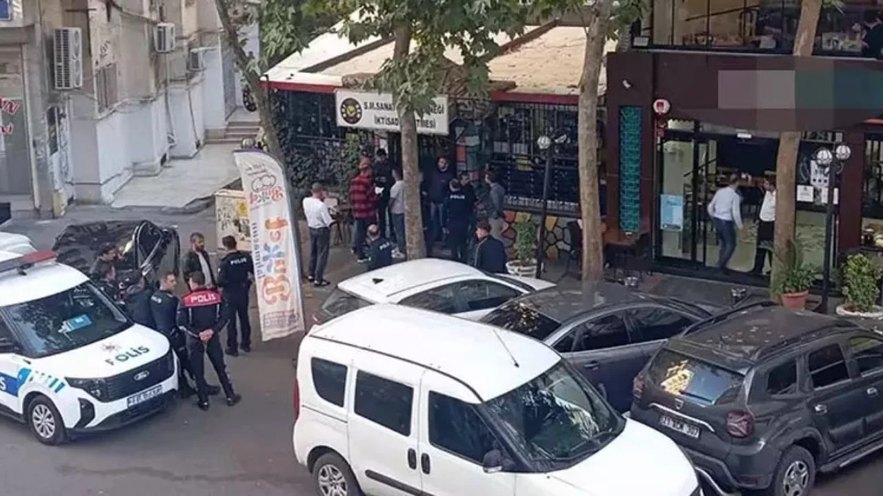 Diyarbakır’da sanat derneğine silahlı saldırı! camlar kurşunlandı, Şans eseri kimse yaralanmadı