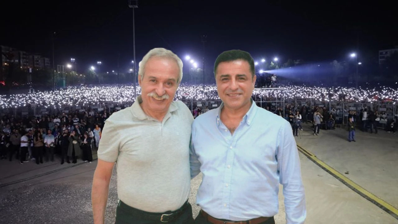 Diyarbakır’da tarihi gece: Koma Amed sahneye döndü, mesajlar alkışlarla karşılandı