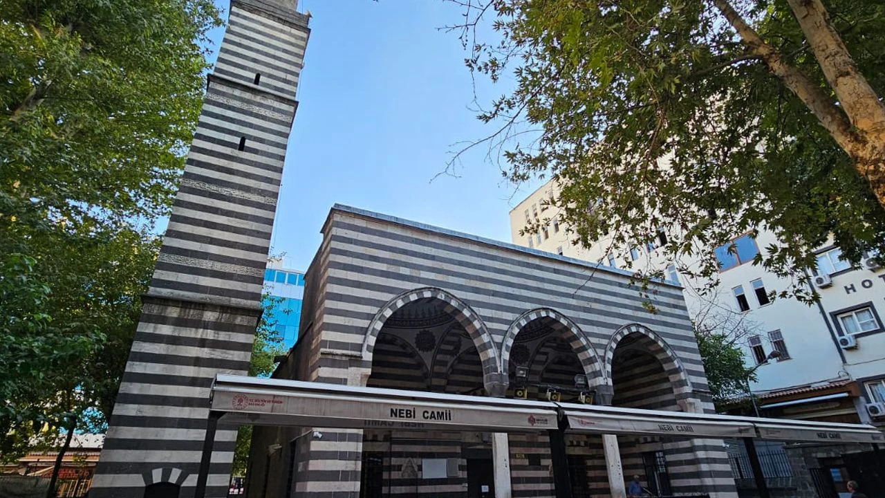 Sur’un simgesi bakımsız kaldı: Nebi Camii tadilatsız açıldı