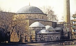 Diyarbakır'daki İskender Paşa Cami kim tarafından yapılmıştır?