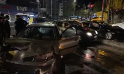 Diyarbakır'da iki otomobil çarpıştı!