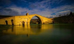 Diyarbakır’ın tarihi köprüsü Malabadi’ye turistler akın etti