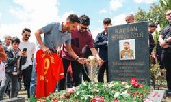 Amedspor’un şampiyonluk kupası Şehmus Özer’in kabrine götürüldü