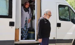 70 yaşındaki çift karavanlarıyla Diyarbakır'da!