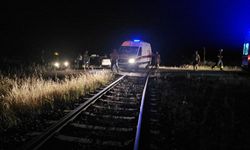 Diyarbakır’da otomobile tren çarptı: 2 yaralı