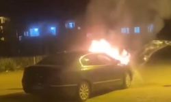 Diyarbakır Bismil’de park halindeki otomobil yandı