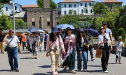 Çin’den gelen turist kafilesi Diyarbakır’ı gezdi