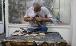 51 yıldır yöresel ayakkabı üretiyor