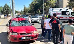 Diyarbakır'da otomobilin sollama girişimi kazaya neden oldu
