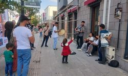 Tarihi Sur'da sokak sanatçıları izleyenleri büyüledi