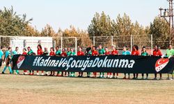 Amedspor Kadın Futbol Takımı’ndan unutulmaz karşılama pankartı