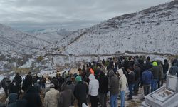 Trafik kazasında hayatını kaybeden 3 kişi toprağa verildi