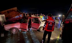 Diyarbakır’da park halindeki römorka çarpan otomobilde 1 ölü, 3 yaralı var