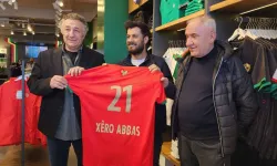 Amedspor’dan Xéro Abbas’a büyük ilgi: Taraftarlarla buluştu, formaları imzaladı