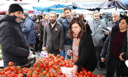 Diyarbakır’da semt pazarında Kürtçe fiyat etiketi dağıtıldı