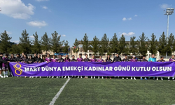 DBB Kadın Futbol Takımı'ndan 8 Mart'a anlamlı pankart!