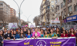 Serra Bucak’tan 8 Mart’ta Barış çağrısı,"Kadınlar haklarından vazgeçmeyecek"