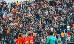 Amedspor, Adanaspor’u 4-0 yenerken, play-off için son haftaya umutla bakıyor