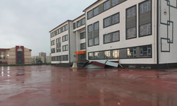 Diyarbakır’da açılmadan çatısı uçan okul tepki topladı