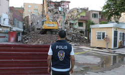 Diyarbakır’da deprem hasarlı binaların yıkımı sürüyor