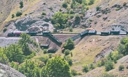 Diyarbakır'da yük treni raydan çıktı, seferler askıya alındı