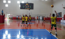 Kayapınar'ın Midi Erkek Voleybol Takımı Türkiye finaline yükseldi