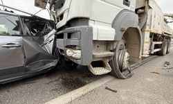 Otomobil, minibüs ve beton mikseri çarpıştı: 11 yaralı