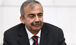 Sırrı Süreyya Önder kalp rahatsızlığı sonrası hayatını kaybetti