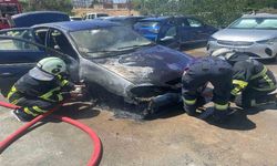Bağlar’da hastane otoparkında otomobil yangını