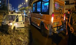 Diyarbakır’da ticari araç otobüse çarptı
