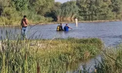 Dicle Nehri'nde serinlemek isteyen 3 gençten biri akıntıya kapıldı