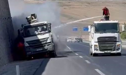 Diyarbakır'da yolda alev alev yanan kamyona arasöz yetişti