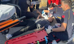 Silvan’da seyir halindeki aracın tekeri patladı: Yaralılar var