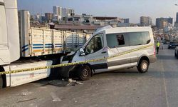 Diyarbakır’dan Mersin’e giden minibüs kaza yaptı: 2 ölü