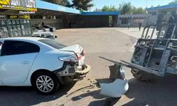 Diyarbakır’da Forklift park halindeki otomobile çarptı
