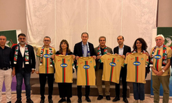 Amedspor’dan Bakırhan’a anlamlı forma hediyesi