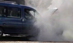 Çınar’da seyir halindeki araç alev aldı, yaşlı kadın kurtarıldı