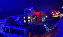Diyarbakır’da gece vakti kaza: 2 ölü, 1 yaralı