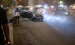 Diyarbakır’da otomobil küçük bir yangın tehlikesi atlattı