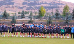 Diyarbakırspor’dan Erzurum kampında şampiyonluk mesajı