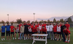 Diyarbekirspor taraftarları tatlıyla futbolculara moral verdi