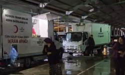 Balıkesir Sındırgı’da deprem korkusu sağanakla birleşti: Vatandaşlar geceyi sokakta geçirdi