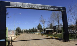 Diyarbakır mezarlığında şaşırtan keşif: Kefenlenmiş oyuncak bebek