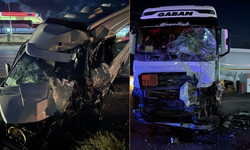 Diyarbakır’da minibüsle tanker kafa kafaya çarpıştı: 1’i ağır 2 yaralı