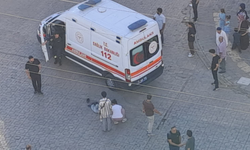 Diyarbakır’da şişe üzerinden geçen motokurye düşerek yaralandı