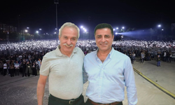 Diyarbakır’da tarihi gece: Koma Amed sahneye döndü, mesajlar alkışlarla karşılandı