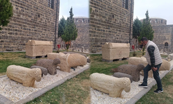 90 yıllık sır çözüldü: Aile dedelerinin mezar taşını Diyarbakır’da buldu