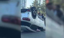 Diyarbakır Diclekent’te kaza: Araç devrildi