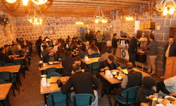 Diyarbakır Eşbaşkanları halk lokantasında vatandaşlarla bir araya geldi